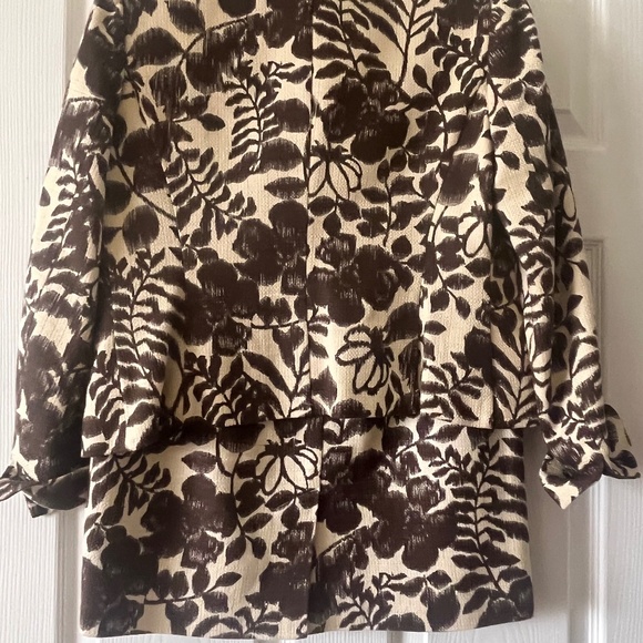 Women’s Suit - Picture 1 of 2